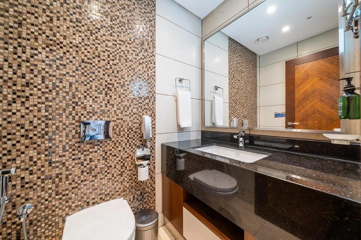 Modern 1Br Canal & Burj View & Pool & Gym Access Dubai Apartment