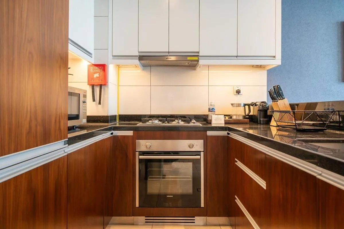 Apartment Modern 1Br Canal & Burj View & Pool & Gym Access Dubai
