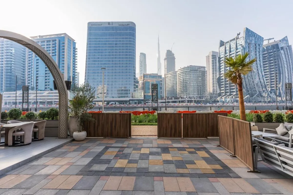 Apartment Modern 1Br Canal & Burj View & Pool & Gym Access Dubai