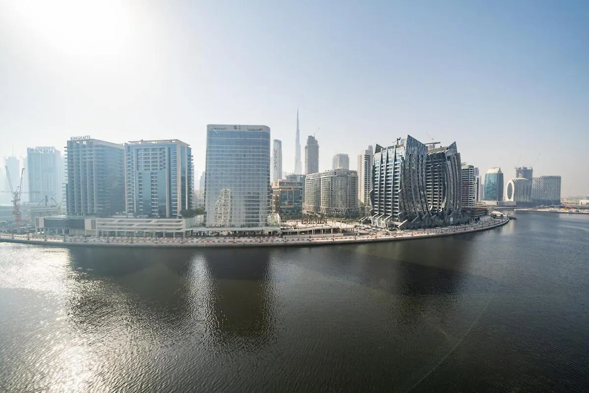 Modern 1Br Canal & Burj View & Pool & Gym Access Dubai Apartment
