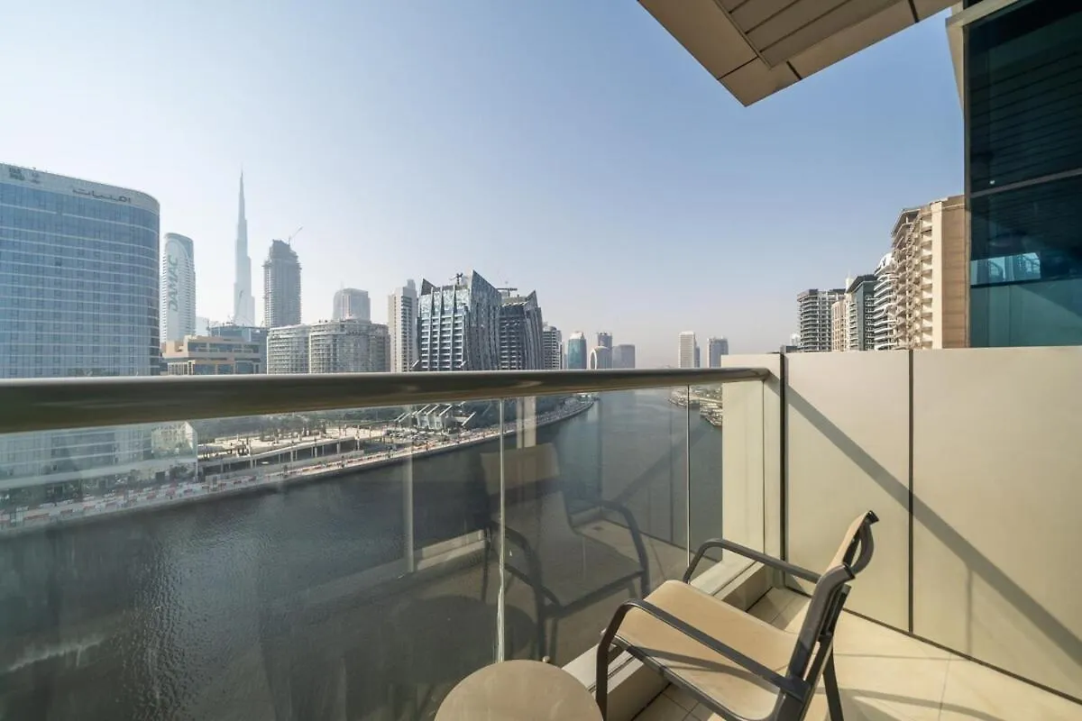Modern 1Br Canal & Burj View & Pool & Gym Access Dubai