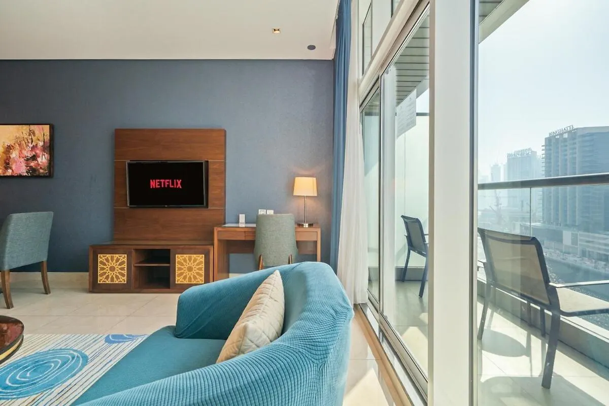 Modern 1Br Canal & Burj View & Pool & Gym Access Dubaj Apartmán